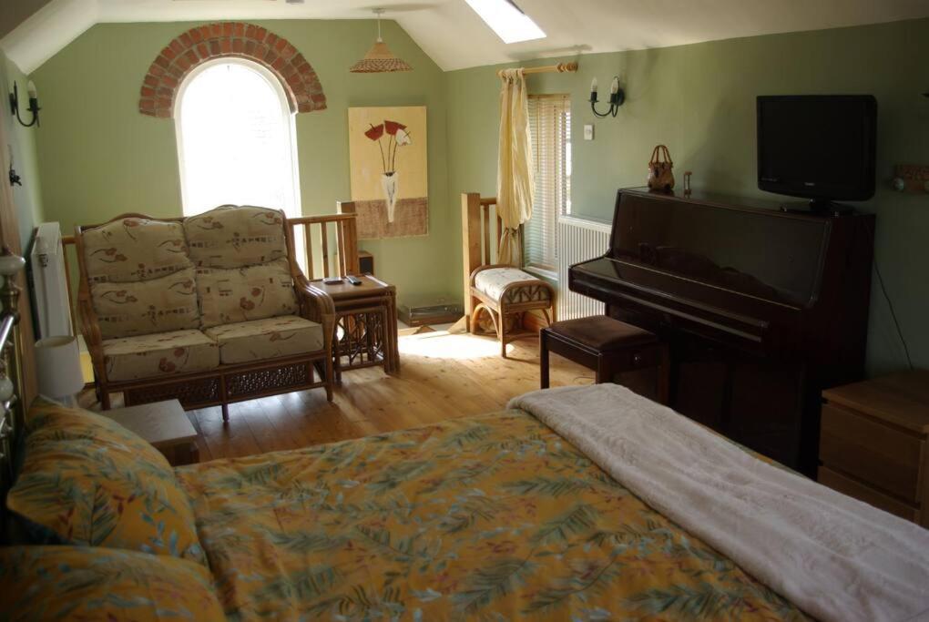 Rural Retreat, Central Location, Close To Beaches Camborne Exterior photo